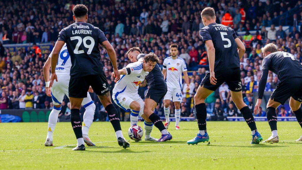 Nhận định soi kèo Burnley vs Leeds lúc 03h00 ngày 28/1/2025 nhan-dinh-soi-keo-burnley-vs-leeds-luc-03h00-ngay-28-1-2025-1